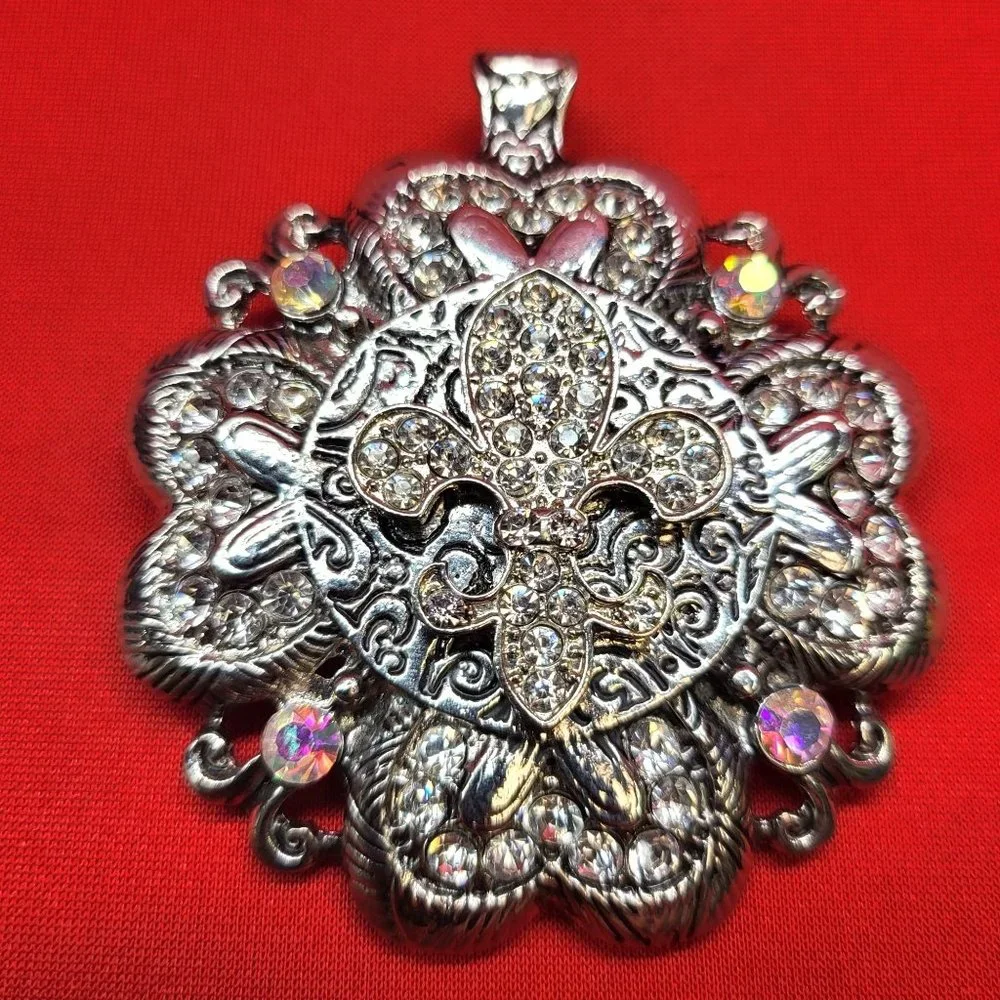 Fleur-de-lis Crystal Rhinestones Pendant